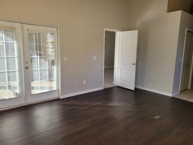 Building Photo - 1906 Smoketree Cir