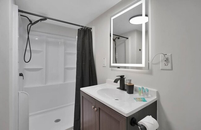 Building Photo - 521 E Water St