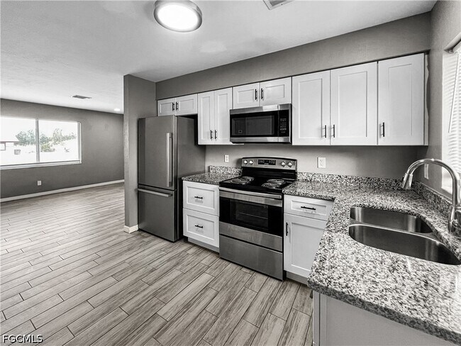 Building Photo - 121 Gordon Ave S