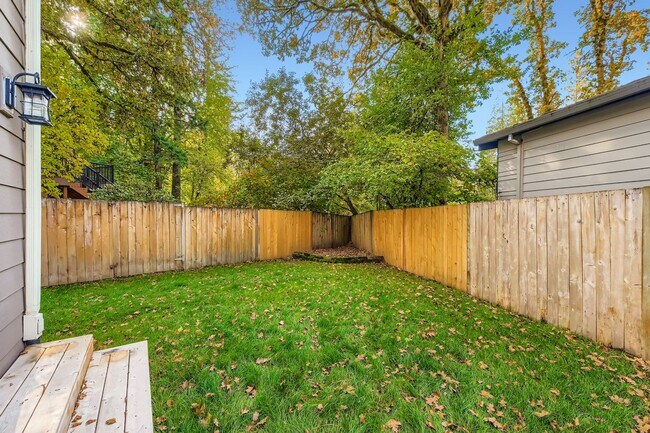 Building Photo - 3BR/3BA Beaverton Home — Central A/C, Vaulted Ceilings, Fenced Yard & 2-Car Garage | No HOA