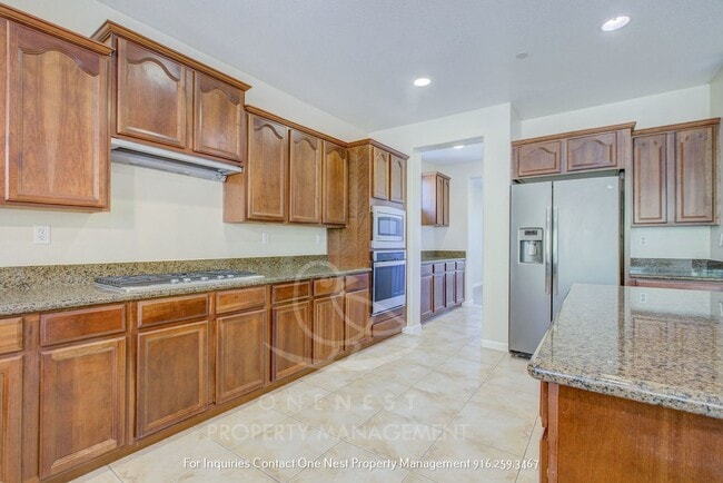 Building Photo - Huge home, Lincoln Crossing - walking dist...