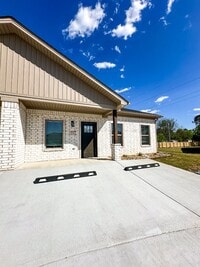 Building Photo - 1712 Rosemary Dr