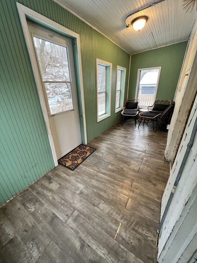 Building Photo - Charming, updated 3-bedroom, 2-bath home in the heart of Allegan