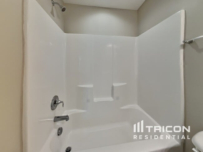 Building Photo - 508 Lakemont Dr
