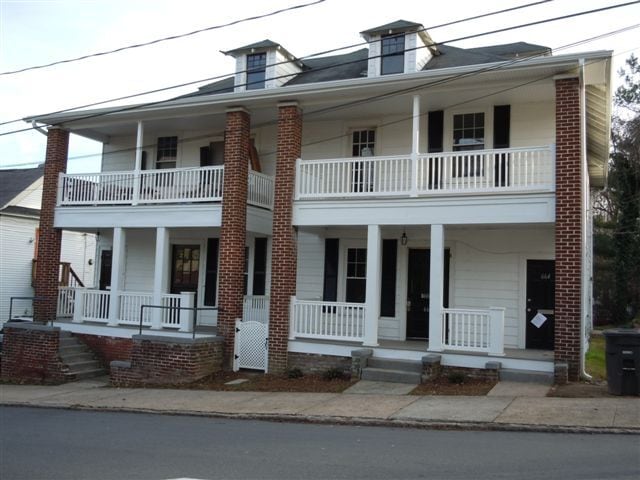 Building Photo - 664 W 2nd St