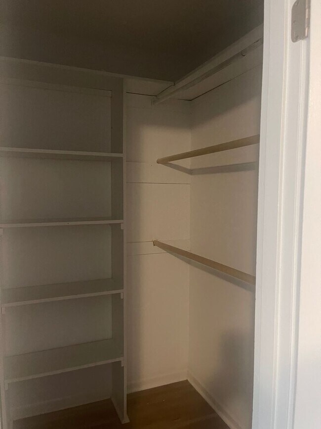 Building Photo - 133 Seminole Ave