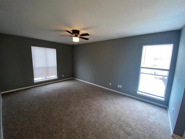 Building Photo - 10211 Sugar Branch Dr