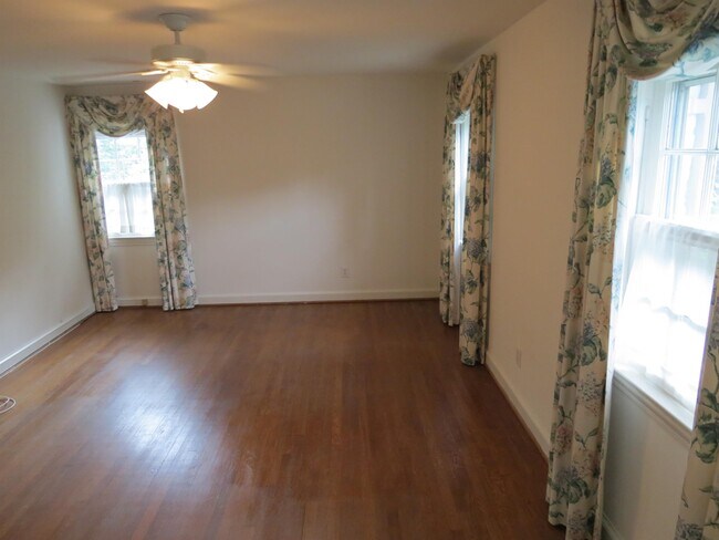 Building Photo - 9405 Locust Hill Rd