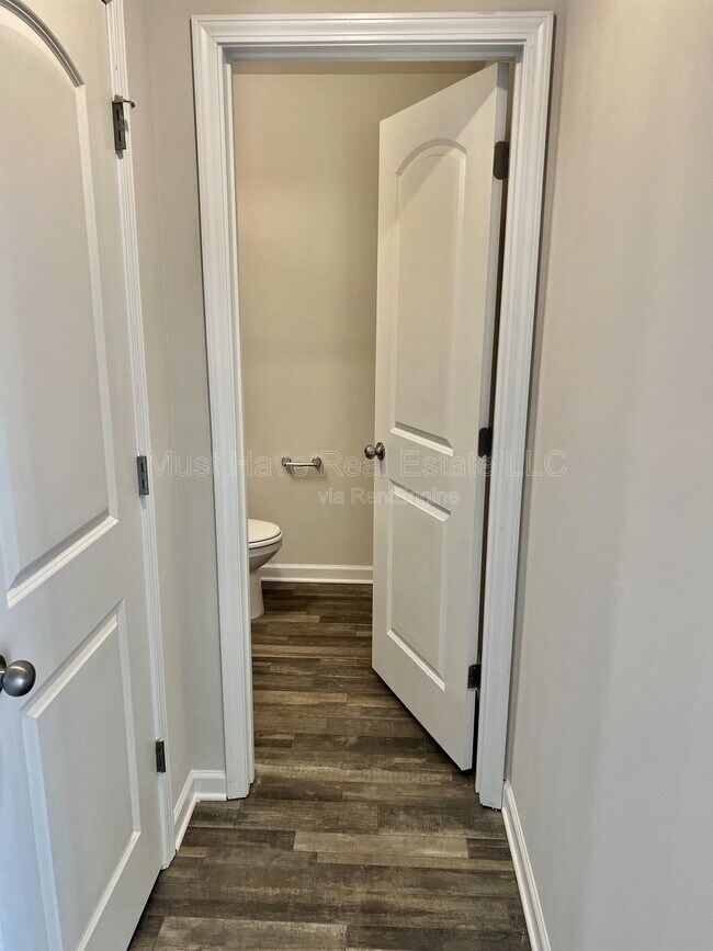 Building Photo - 1459 Cannan Mountain Dr