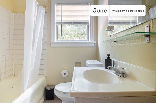 Building Photo - Room in Shared 4 bed/2 bath home