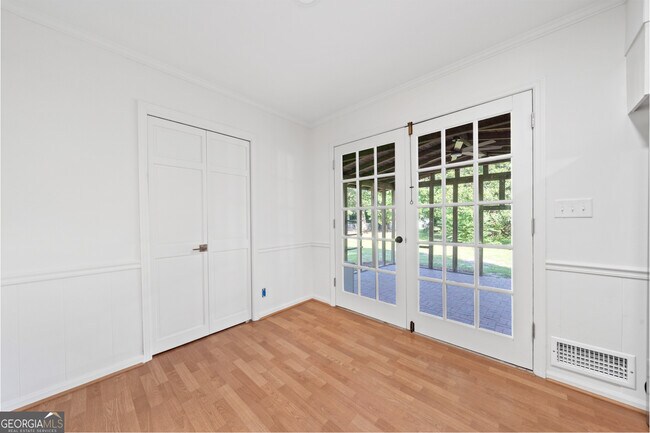 Building Photo - 223 Brookwood Dr
