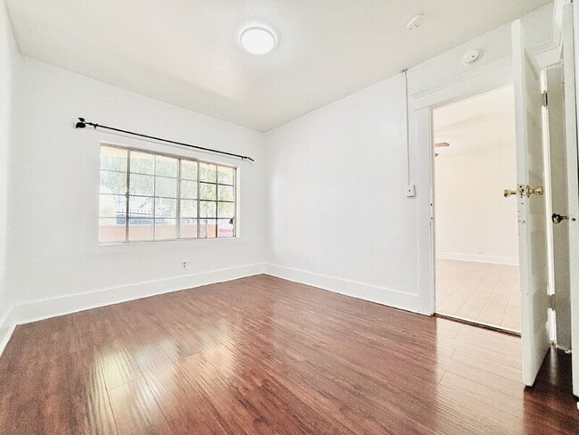Building Photo - 2511 Ganahl St