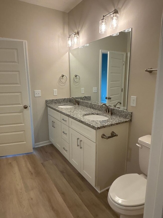 Building Photo - MOVE IN SPECIAL! - BRAND NEW 4 Bedroom Townhome in Shelbyville!