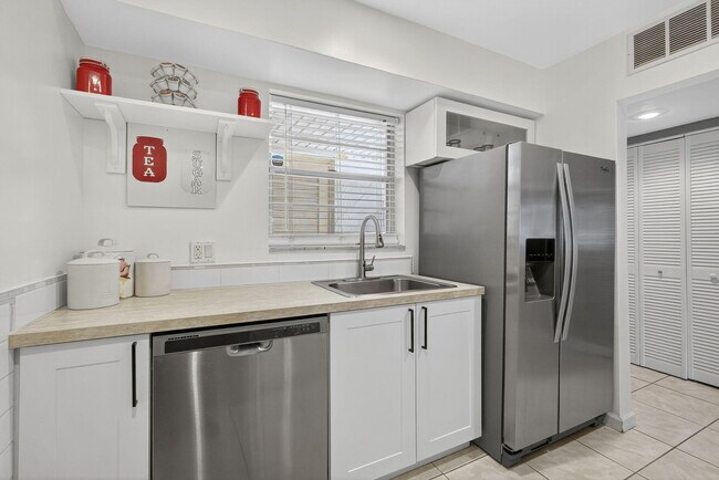 Building Photo - 12001 Poinciana Blvd