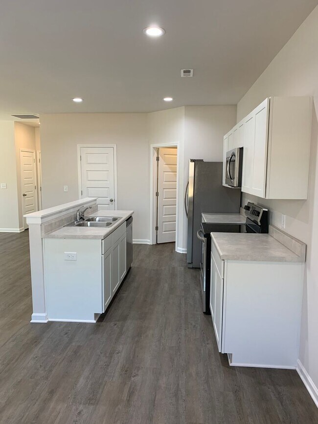 Building Photo - Now Pre-Leasing — Spacious 3 Bed, 2.5 Bath Home in Cullman!