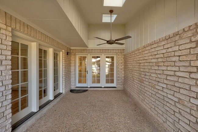 Building Photo - 8102 East Ct