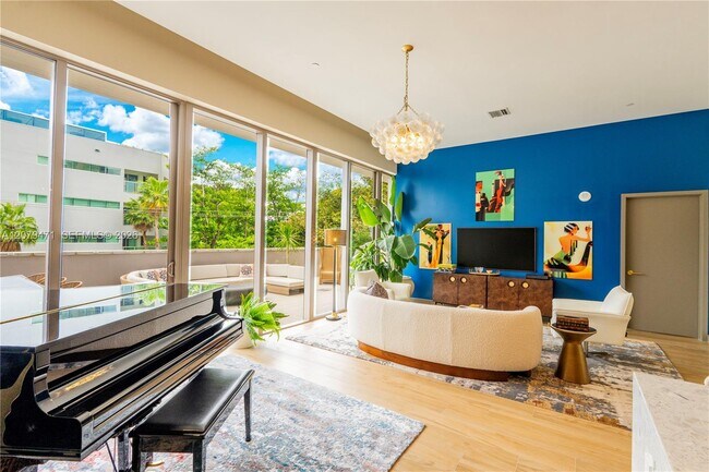 Building Photo - 2678 Tigertail Ave