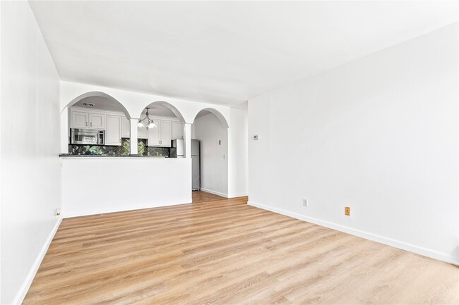Building Photo - 5 Wyndover Woods Ln