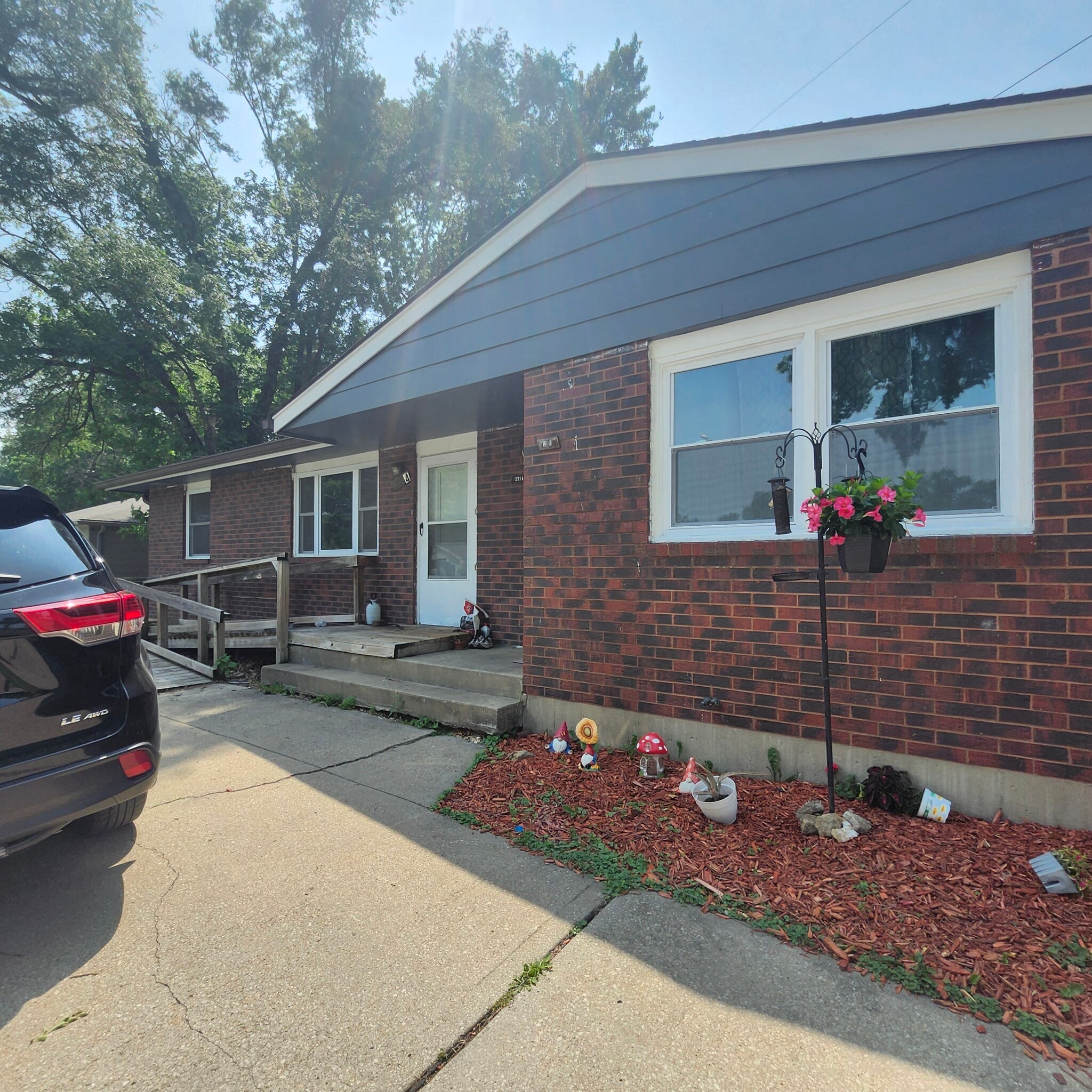 Building Photo - 2214 Girard Ave