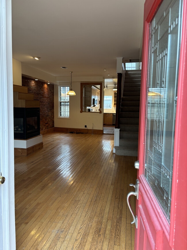 Main entrance - 1022 G St NE