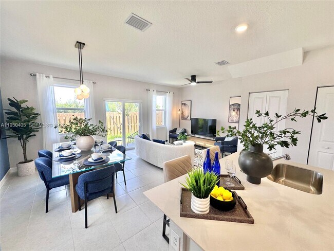 Building Photo - 191 SE 11th St