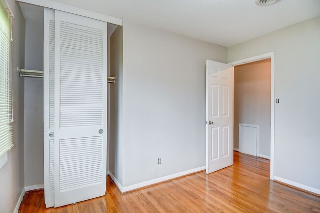Building Photo - FOR RENT -  BRICK RANCH