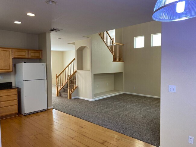 Building Photo - Charming Stockton 3 bedroom and 2 full bat...