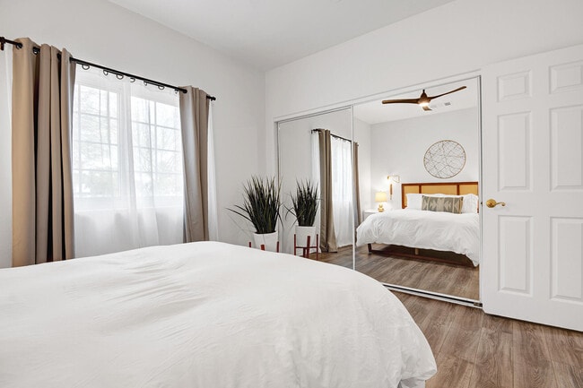 Building Photo - 2005 E Racquet Club Rd