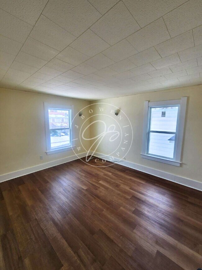 Building Photo - 1400 sq ft. 3 bed home in South Toledo! Many updates throughout