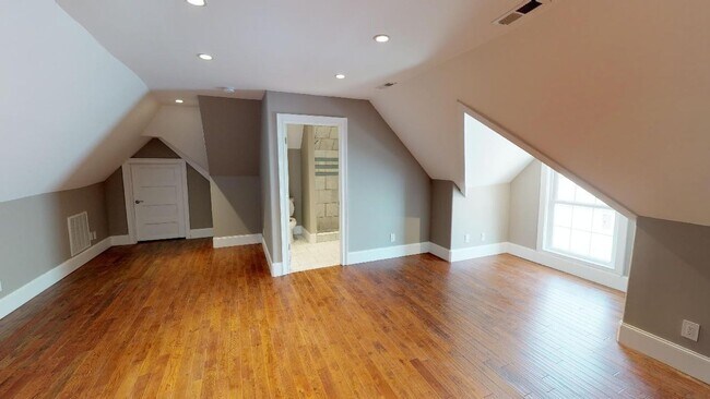 Building Photo - 207 16th St