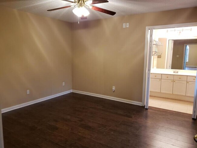 Building Photo - 1088 Sunstar Dr