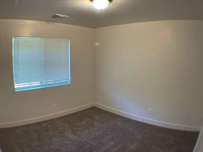 Building Photo - Spacious 3-Bedroom Home in Serene Mountain...