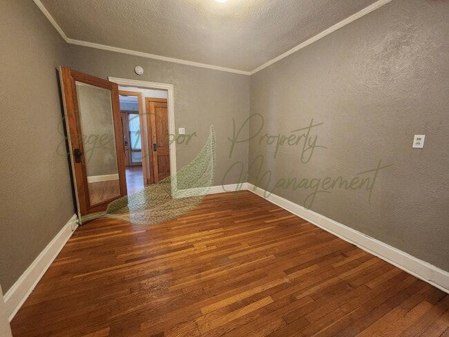 Building Photo - ORIGINAL HARDWOOD FLOORS!!!