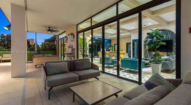 Building Photo - 1001 NE 58th St