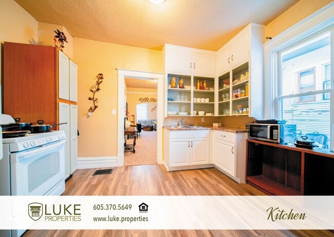 Building Photo - 803 1/2 S Main Ave-