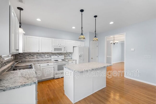 Building Photo - 13810 Hill St