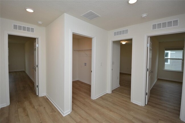 Building Photo - 19 Waverly Ln