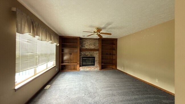Building Photo - Beautiful, Bright & Move-In Ready Home in Lafayette!