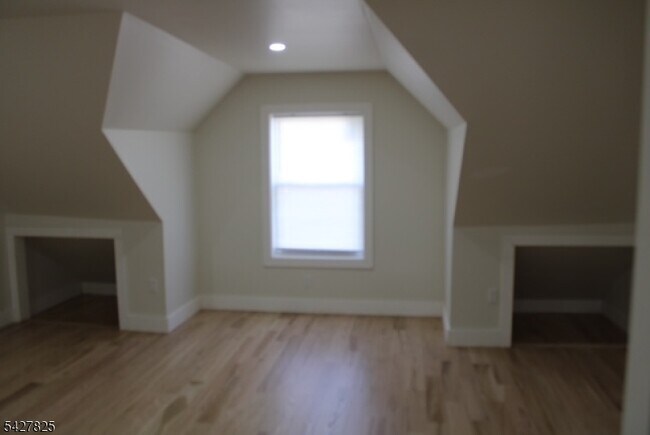 Building Photo - 10 Bruen Ave
