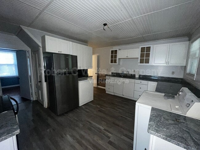 Building Photo - 98 N Grand St