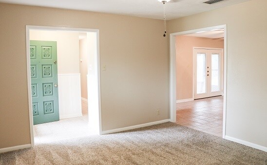 Living Room - 118 Catalina Cir