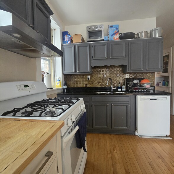 Building Photo - 4037 N Long Ave