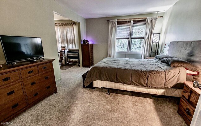 Building Photo - 4 br, 3.5 bath House - 4915 Carriagepark Rd
