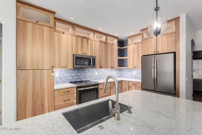 Building Photo - 7039 S Golfside Ln