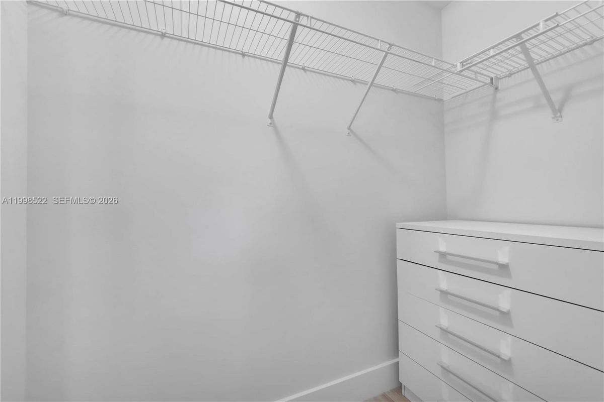 Building Photo - 121 NE 34th St
