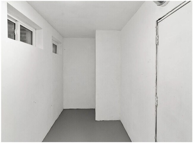 Building Photo - Olympus Cove Home Tucked In to the Benches! Near Park, Schools, Hiking and Skiing!