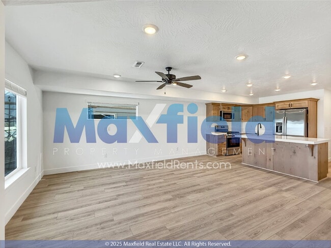 Building Photo - LEASE SPECIAL $100 OFF (First 3 Months) Town House 3BD 2.5BTH 2GAR - SPANISH FORK
