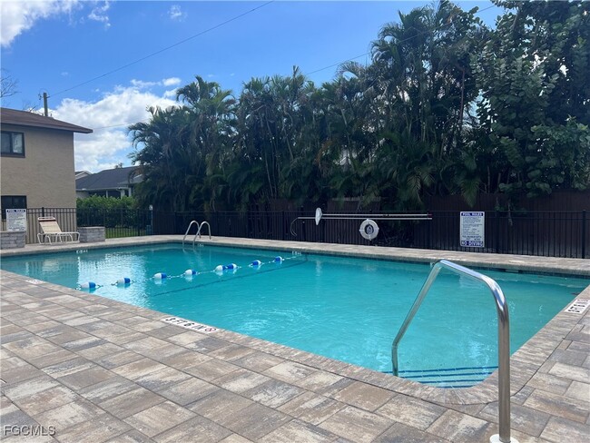 Building Photo - 7961 Gladiolus Dr