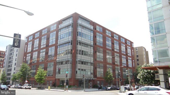 Building Photo - 1300 N St NW