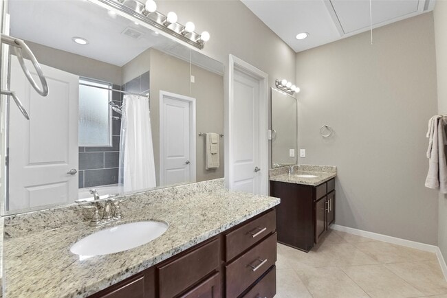 Building Photo - 241 N Lenox St